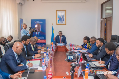 fonction-publique-la-rdc-veut-maitriser-une-masse-salariale-attendue-a-4-milliards-en-2025