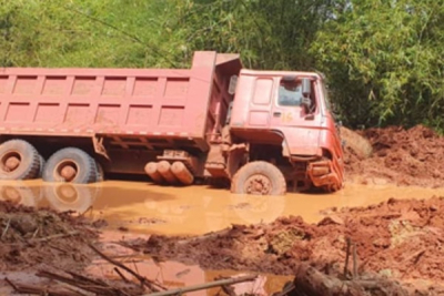 road-degradation-on-banalia-tele-axis-disrupts-commercial-activity-in-northeastern-drc