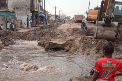 travaux-routiers-a-kinshasa-1-4-million-de-degats-et-8-000-abonnes-prives-d-eau