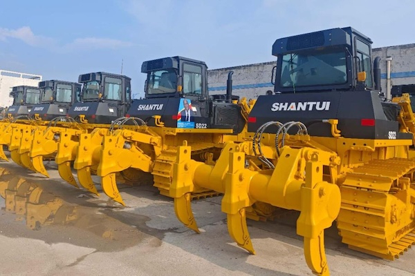 DRC Receives First Shipment of Construction Equipment Under Guma Road Partnership